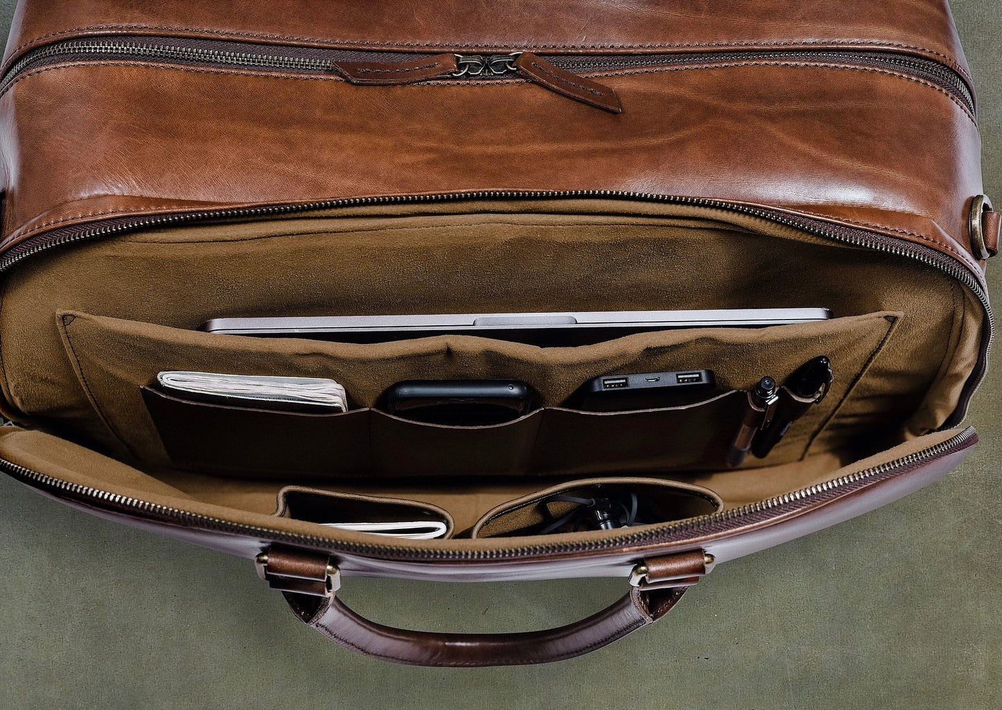 Executive Vegan-Look Weekender / Travel Duffle