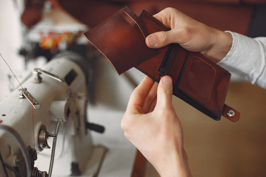Man creates leather ware - (credit:freepik)