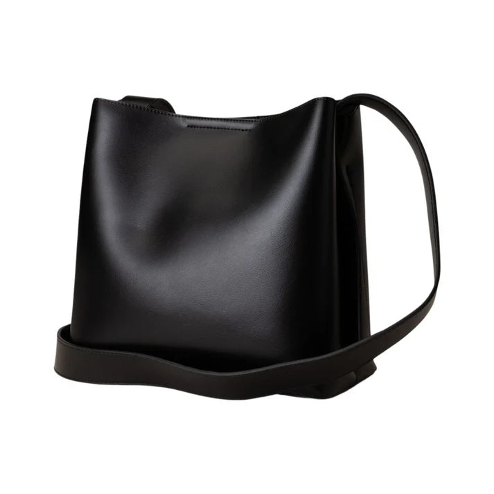 black-leather-tote-bag