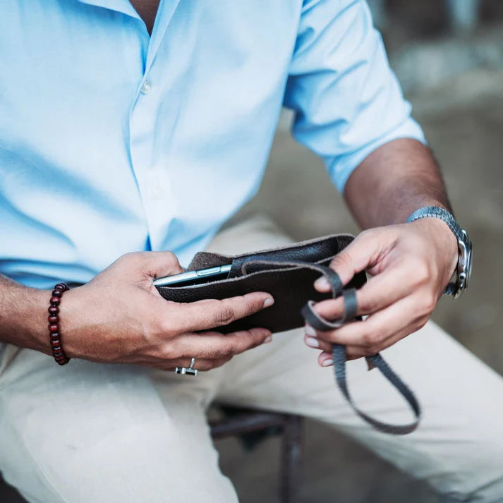 brown-card-leather-holder