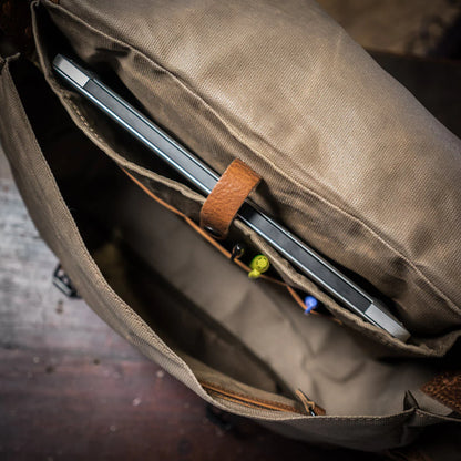 Vintage Waxed Canvas Travel Messenger Bag – Tan
